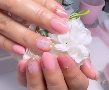 Cenbless　成増フェイシャル＆ネイルサロン　春らしさ満開♪桜ホロ×ミルキーピンクネイル