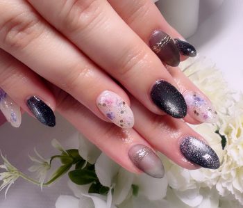 成増徒歩3分のフェイシャルエステ・ネイルサロン ビューティスタジオCenbless（センブレス）　久しぶりのアート満載♪ブラックフラワーネイル