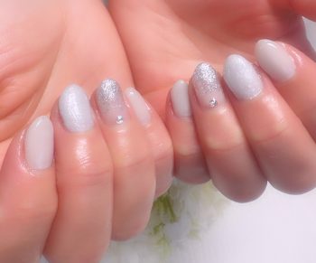 Cenbless　成増フェイシャル＆ネイルサロン　春の上品グレー系シンプルネイル♪