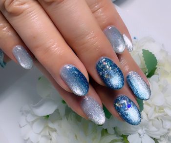 Cenbless　成増フェイシャル＆ネイルサロン　鮮やかブルーマグネットで気分一新♪縦グラデーションネイル
