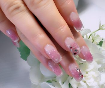 Cenbless　成増フェイシャル＆ネイルサロン　上品華やか♪ピンクチークフラッシュネイル