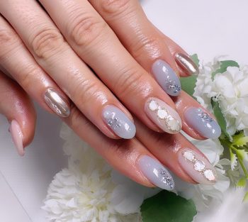 Cenbless　成増フェイシャル＆ネイルサロン　お誕生月を華やかに♪上品シェル×ミラーアートネイル