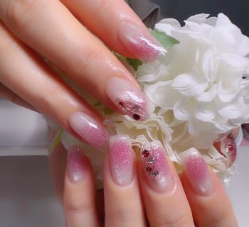 Cenbless　成増フェイシャル＆ネイルサロン　上品華やか♪ピンクチークフラッシュネイル