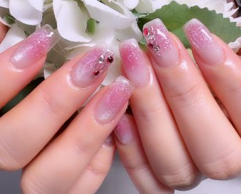 Cenbless　成増フェイシャル＆ネイルサロン　上品華やか♪ピンクチークフラッシュネイル