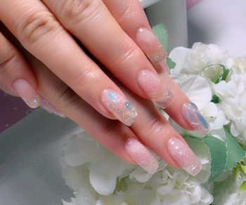 Cenbless　成増フェイシャル＆ネイルサロン　輝きに夢中♪フラッシュネイルの贅沢グラデーション