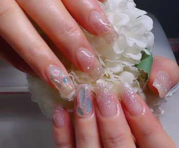 Cenbless　成増フェイシャル＆ネイルサロン　輝きに夢中♪フラッシュネイルの贅沢グラデーション