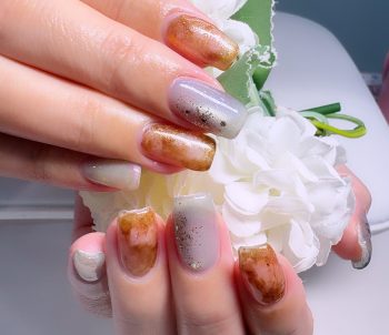 Cenbless　成増フェイシャル＆ネイルサロン　上品な煌めきに心惹かれる♪ブラウンニュアンスネイル
