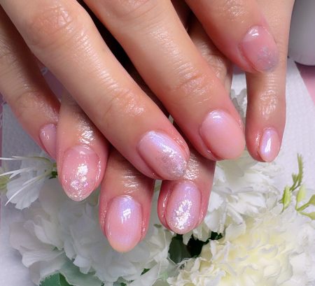 Cenbless　成増フェイシャル＆ネイルサロン　やわらかな偏光パールのサーモンピンクネイル