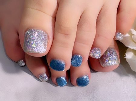 成増徒歩3分のフェイシャルエステ・ネイルサロン ビューティスタジオCenbless（センブレス）　ブルーの煌めきが美しい♪キャッツアイフットネイル