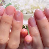 Cenbless　成増フェイシャル＆ネイルサロン　やわらかな偏光パールのサーモンピンクネイル