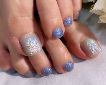 Cenbless 成増フェイシャル&ネイルサロン 人気のバブルホロ★涼やかな煌めきが映える夏のフットネイル