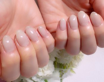 Cenbless 成増フェイシャル&ネイルサロン ちゅるんと艶めく♪透け感グレージュの上品ワンカラーネイル