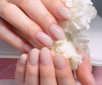 Cenbless 成増フェイシャル&ネイルサロン ちゅるんと艶めく♪透け感グレージュの上品ワンカラーネイル
