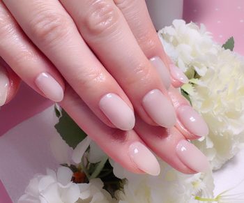 Cenbless 成増フェイシャル&ネイルサロン ちゅるんと艶めく♪透け感グレージュの上品ワンカラーネイル