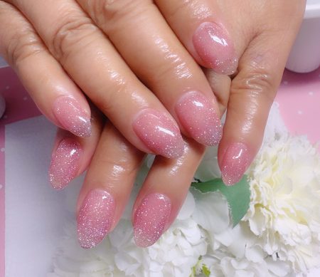 成増徒歩3分のフェイシャルエステ・ネイルサロン ビューティスタジオCenbless（センブレス）　シンプル派にもおすすめ♪ちゅるんと煌めく大人のフラッシュネイル