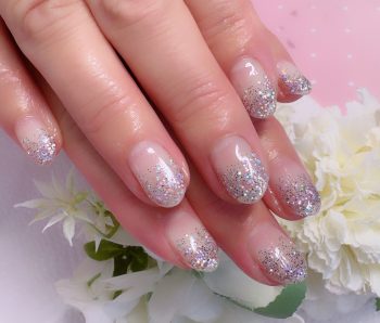 Cenbless　成増フェイシャル＆ネイルサロン　大粒ラメがキラキラ♪上品シルバーのラメグラデーションネイル