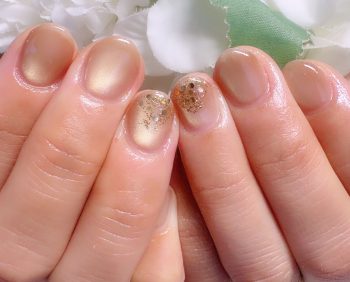 成増徒歩3分のフェイシャルエステ・ネイルサロン ビューティスタジオCenbless（センブレス）　ゴールド好きさんにおすすめ♪上品に煌めく大人のマグネットネイル