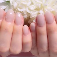 Cenbless　成増フェイシャル＆ネイルサロン　ちゅるんと艶めく♪透け感グレージュの上品ワンカラーネイル