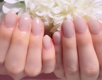 Cenbless 成増フェイシャル&ネイルサロン ちゅるんと艶めく♪透け感グレージュの上品ワンカラーネイル