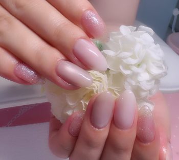 成増徒歩3分のフェイシャルエステ・ネイルサロン ビューティスタジオCenbless（センブレス）　涼しげな透明感が人気♪乳白色シアーネイル