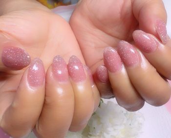 成増徒歩3分のフェイシャルエステ・ネイルサロン ビューティスタジオCenbless（センブレス）　シンプル派にもおすすめ♪ちゅるんと煌めく大人のフラッシュネイル