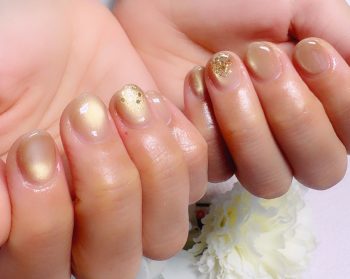 成増徒歩3分のフェイシャルエステ・ネイルサロン ビューティスタジオCenbless（センブレス）　ゴールド好きさんにおすすめ♪上品に煌めく大人のマグネットネイル