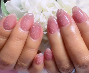 成増徒歩3分のフェイシャルエステ・ネイルサロン ビューティスタジオCenbless（センブレス）　シンプル派にもおすすめ♪ちゅるんと煌めく大人のフラッシュネイル
