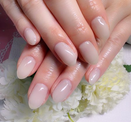Cenbless 成増フェイシャル&ネイルサロン ちゅるんと艶めく♪透け感グレージュの上品ワンカラーネイル