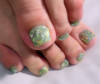 Cenbless 成増フェイシャル&ネイルサロン ハンド&フット同時施術♪秋色×煌めきで季節の変わり目ネイル