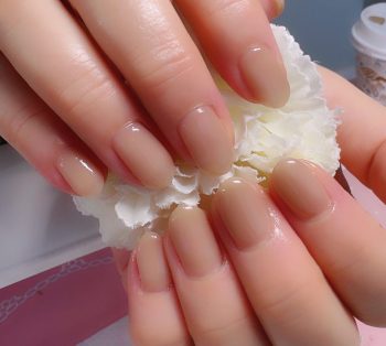 Cenbless　成増フェイシャル＆ネイルサロン　夏休みを終えてネイルもクールダウン♪上品ベージュのシアーネイル