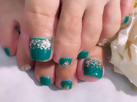 Cenbless　成増フェイシャル＆ネイルサロン　深みグリーンで秋を先取り♪お気に入りデザインのフットネイル