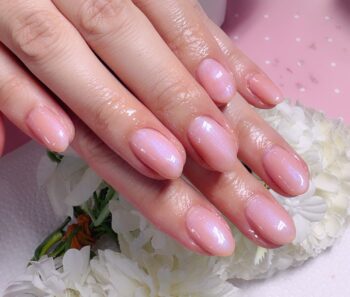 Cenbless　成増フェイシャル＆ネイルサロン　控えめだけどほんのり華やか♪偏光パールのサーモンピンクネイル