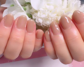 Cenbless　成増フェイシャル＆ネイルサロン　夏休みを終えてネイルもクールダウン♪上品ベージュのシアーネイル