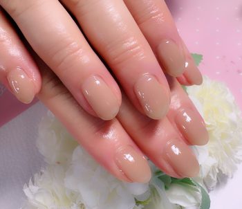 Cenbless　成増フェイシャル＆ネイルサロン　夏休みを終えてネイルもクールダウン♪上品ベージュのシアーネイル