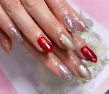 Cenbless　成増フェイシャル＆ネイルサロン　色マグネットで秋色に♪レトロな赤×グリーンのキラキラネイル
