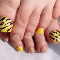 Cenbless　成増フェイシャル＆ネイルサロン　鮮やかイエロー×トラ柄で♪夏の締めくくりフットネイル