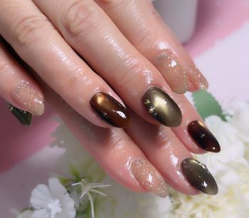 Cenbless　成増フェイシャル＆ネイルサロン　お気に入りカラーを秋仕様に♪カーキブラウン×ダークブラウンの大人マグネットネイル
